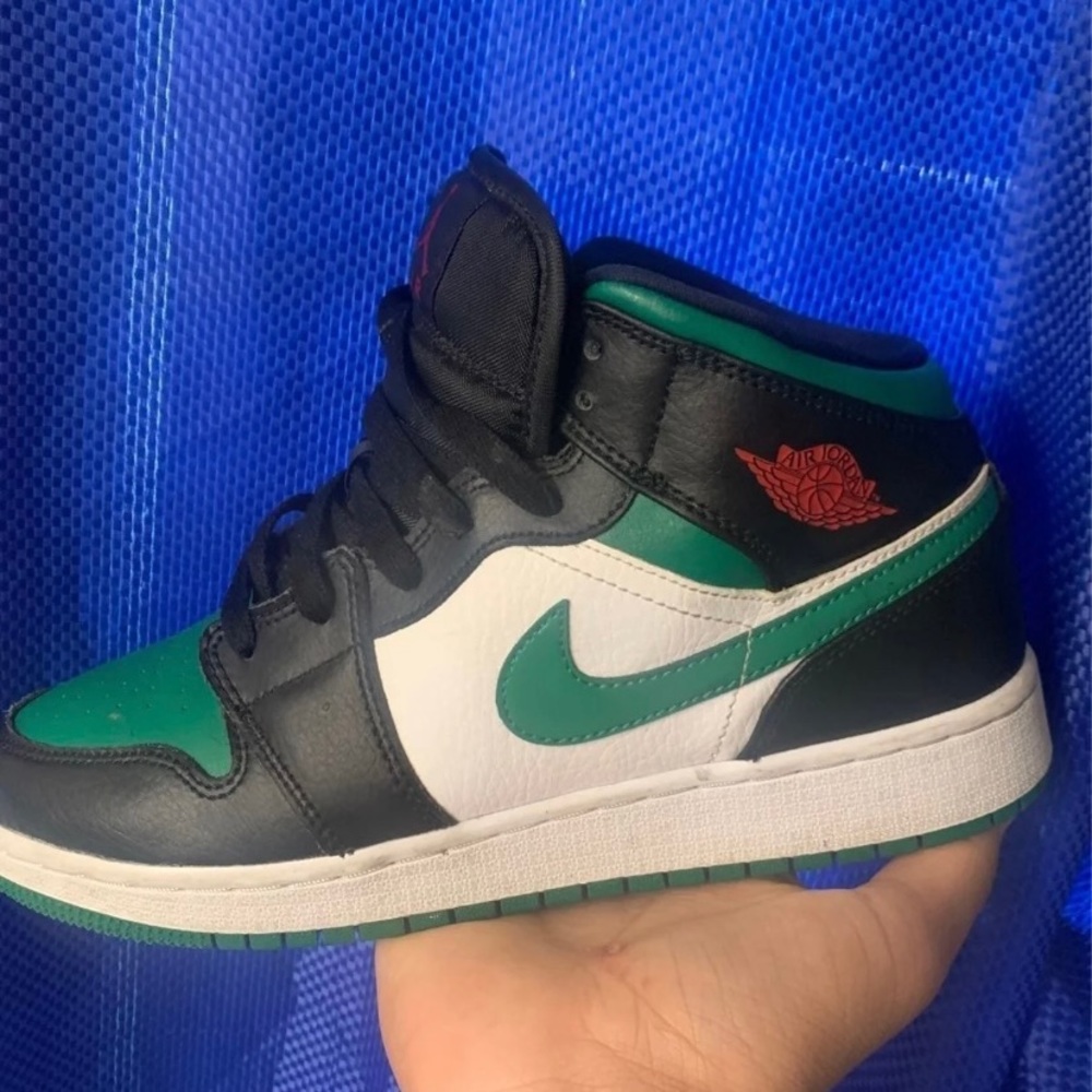 PINE GREEN AIR JORDAN 1 MID
